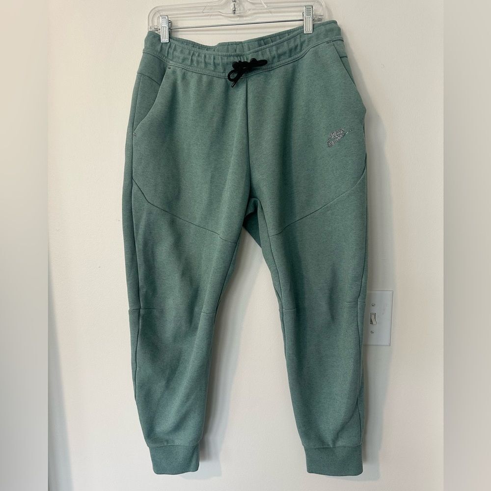 Nike Men’s Green Tech Fleece Jogger L